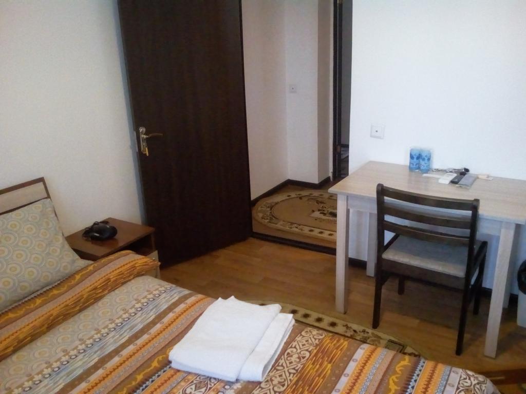 Nursat Guest House Astana Exterior foto
